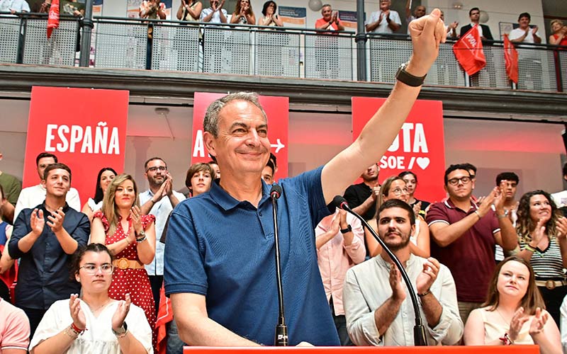 El expresidente Zapatero llama desde Cádiz en el último suspiro de campaña electoral a propiciar el 23-J una “victoria épica, que son las mejores”