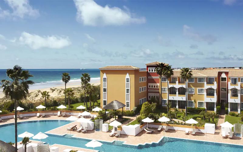 Los hoteles de la costa chiclanera vuelven a superar el 88% de ocupación en el mes de julio