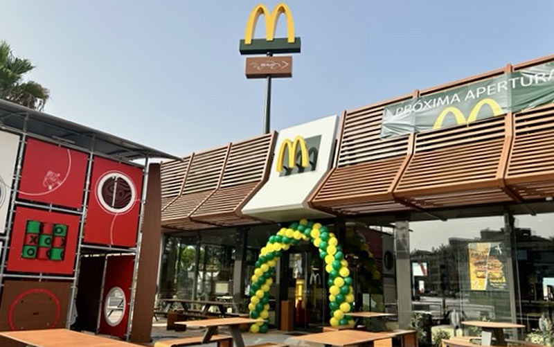 La cadena de hamburguesas McDonald’s ‘estrena’ el futuro parque comercial de Janer: genera 33 de los 400 empleos prometidos