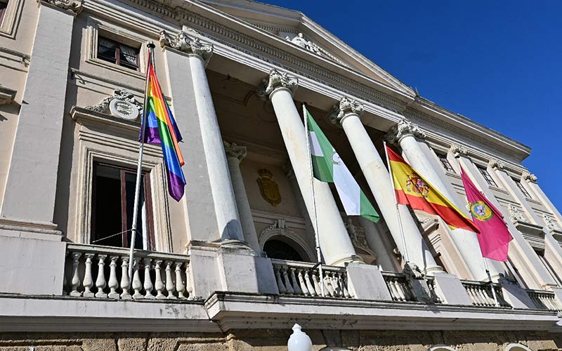 Alertan de la posible desaparición de políticas LGTBIQ+ en Cádiz al no exigirse formación al respecto al gerente de la Fundación de la Mujer