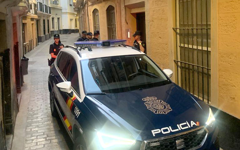Detenidos ocho “históricos” del trapicheo de drogas en el casco histórico de Cádiz