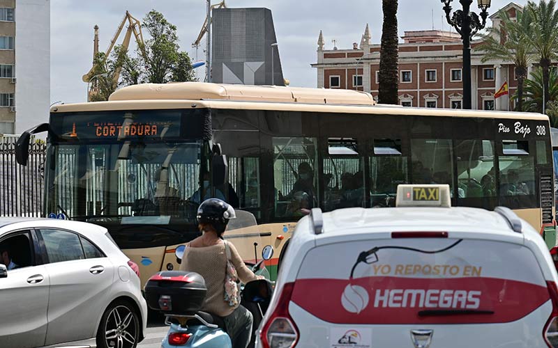 Adelante preguntará en el pleno por el “empeoramiento” del servicio de autobuses y la “no” declaración de bienes de los concejales