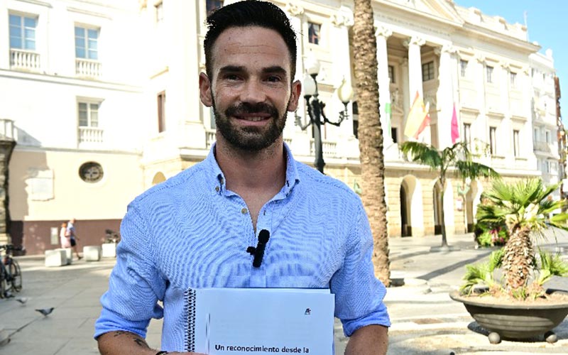 De la Cruz (Adelante) dona al proyecto Mujer Gades el ‘sobrante’ de su sueldo de agosto