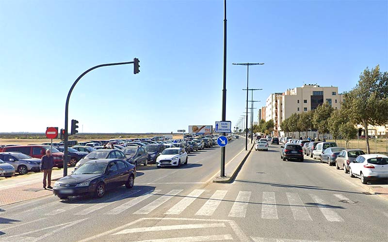 Acusan al Gobierno isleño de “afán recaudatorio” por la señalización “mínima” del mercadillo de los jueves: “muchos aparcan y son multados”