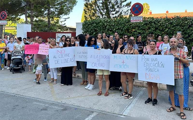 Familias del colegio El Juncal se movilizan ante la “masificación” en segundo de Primaria