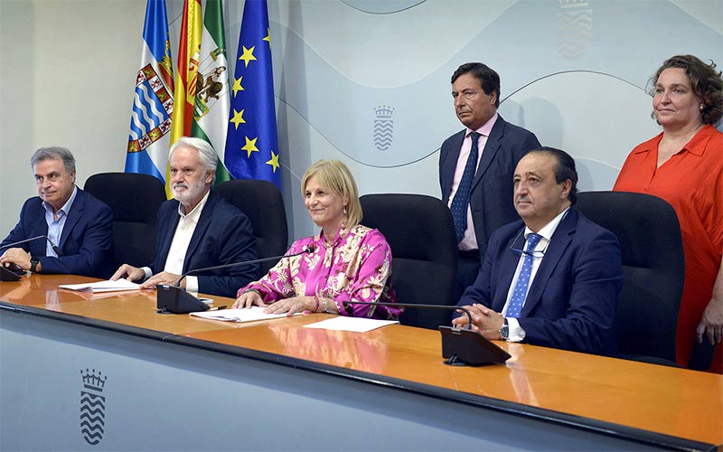 Los Premios Ciudad de Jerez 2023 otorgan la distinción “especial” a la Junta de Moreno Bonilla por su “permanente disposición”