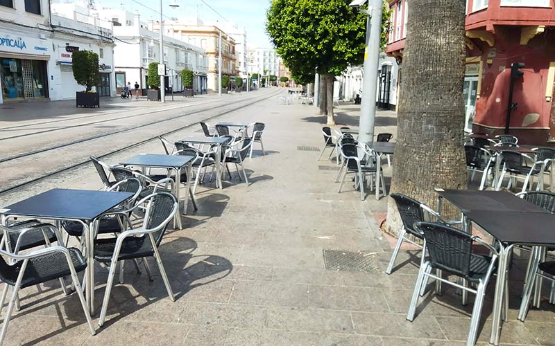 El Gobierno isleño y Acosafe reflexionan sobre cómo ‘salvar’ al comercio local y trabajarán para que comprar en el centro “sea una experiencia”