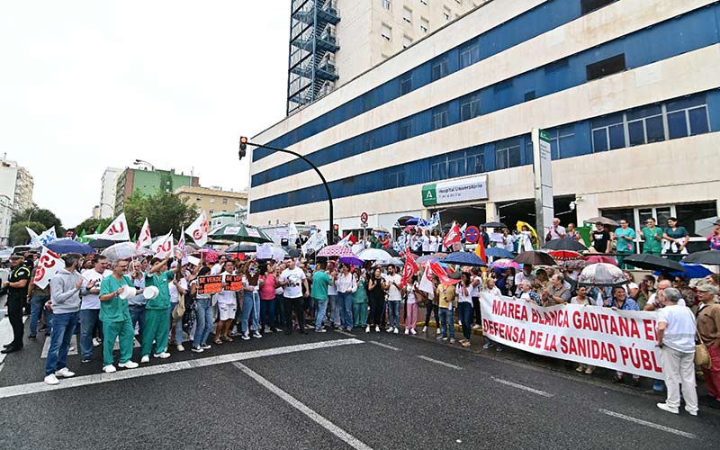 Concentraciones por toda Andalucía, también en Cádiz, en defensa de una sanidad pública “sin privatizaciones” y frente a la precariedad laboral