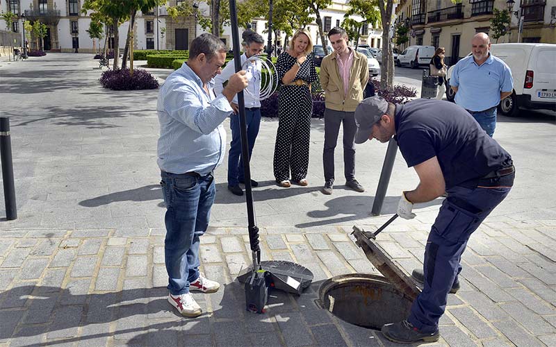 Implantado en varios puntos del alcantarillado de Jerez un sistema no tóxico para atrapar ratas