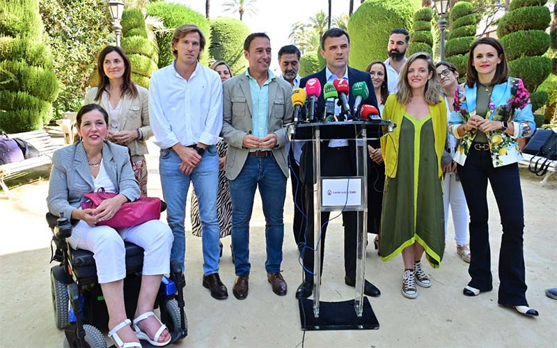 El alcalde “cumple” sus primeros cien días con un Gobierno “al servicio de Cádiz” centrado “en las cosas pequeñas y también en lo grande”