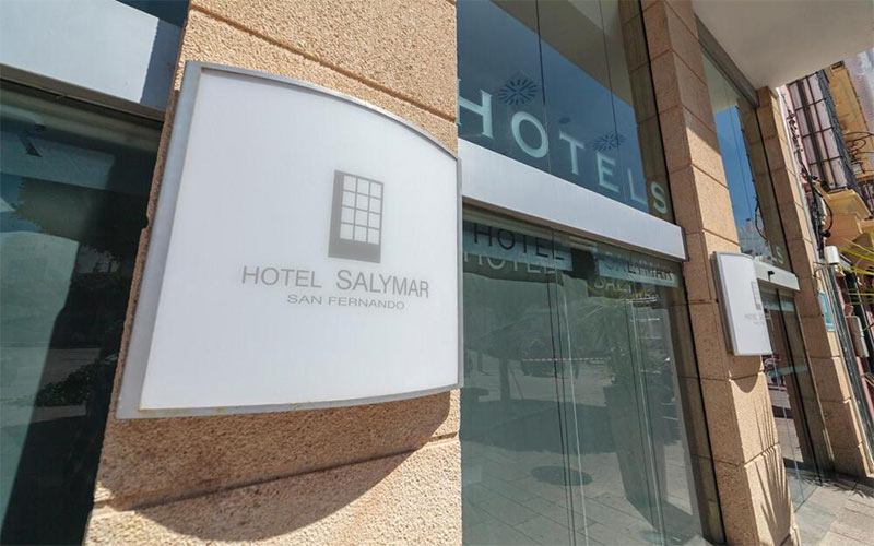 El emblemático Hotel Salymar a subasta pública