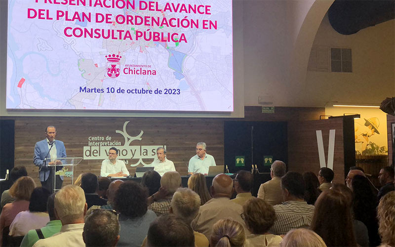Presentado el avance del POU de Chiclana, que retrotrae los suelos urbanos no consolidados del último PGOU anulado como suelos rústicos