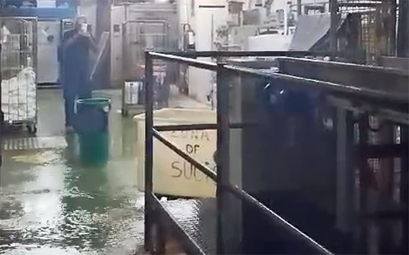 La lavandería del Puerta del Mar cierra “temporalmente” tras “inundarse”: “se deja caer un servicio público para seguir externalizando”