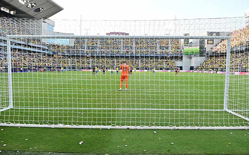El Cádiz CF homenajea a sus socios más “persistentes” aludiendo a Carranza; “es una falta de respeto a las víctimas de la dictadura”