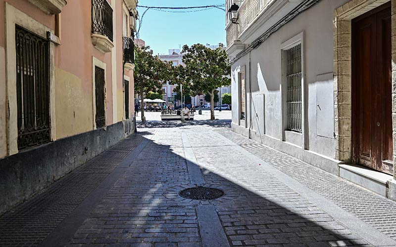 Los coches volverán a pasar por la calle Veedor ante la presión al PP de “diferentes sectores”; un “paso atrás en seguridad y movilidad” para AIG