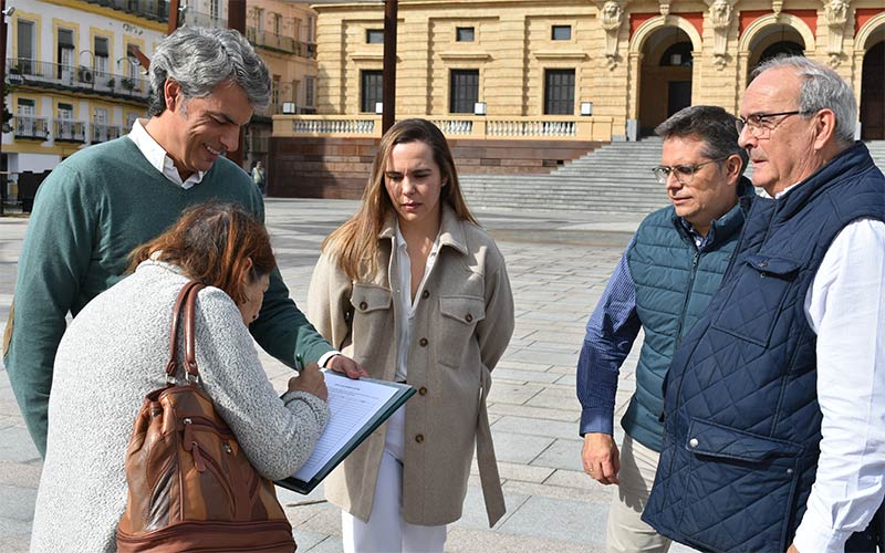 Populares y andalucistas tratan de movilizar a los isleños para revertir la “abusiva e innecesaria” subida del IBI aprobada por el PSOE en solitario