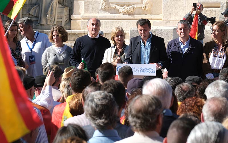 Bruno García (PP) interpreta que la investidura de Pedro Sánchez “va en contra de Cádiz”; el PSOE le afea su “papel de militante disciplinado”
