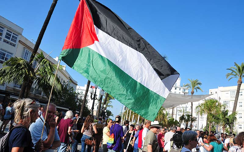 AIG plantea que Cádiz condene el genocidio de Israel en Gaza y que las Puertas de Tierra se iluminen con los colores de la bandera palestina