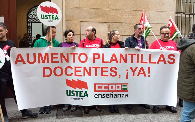 Llaman a la movilización de todos para “hacer entender” a la Junta que es “necesario” el aumento del profesorado en la escuela pública