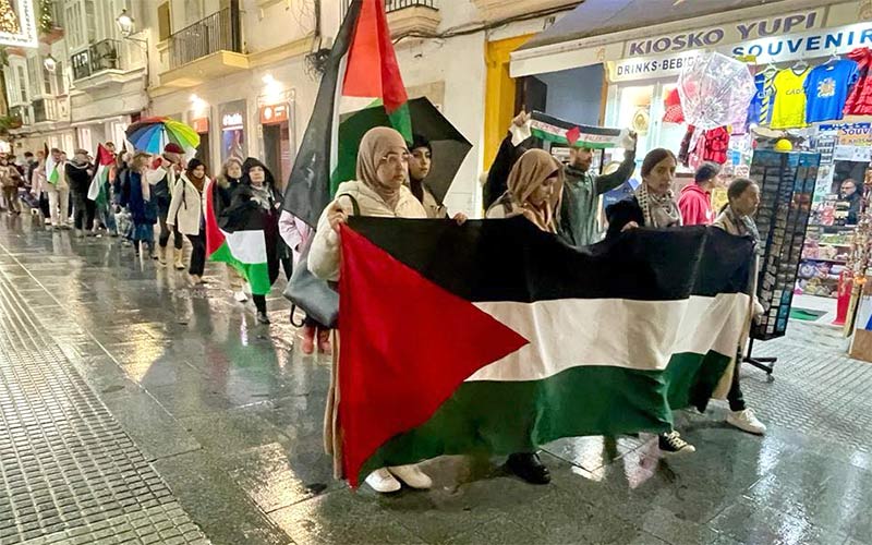 Gaditanos vuelven a levantar la voz por el pueblo palestino: “estamos asistiendo posiblemente al genocidio más grave hasta la fecha del siglo XXI”
