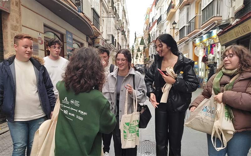 La campaña ‘Dona Vida al Planeta’ vuelve a Cádiz con el objetivo de concienciar sobre el reciclaje de residuos de aparatos eléctricos y electrónicos