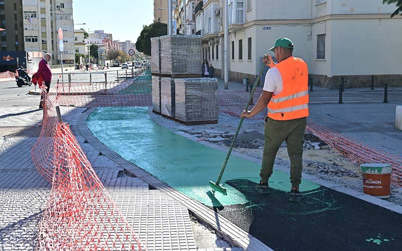 Cae el paro en 330 personas en noviembre en Cádiz, pero también se pierden 4.300 cotizantes