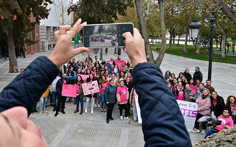 De la Cruz (AIG) apoya la lucha del colectivo de los PTIS donando a la causa parte de su nómina