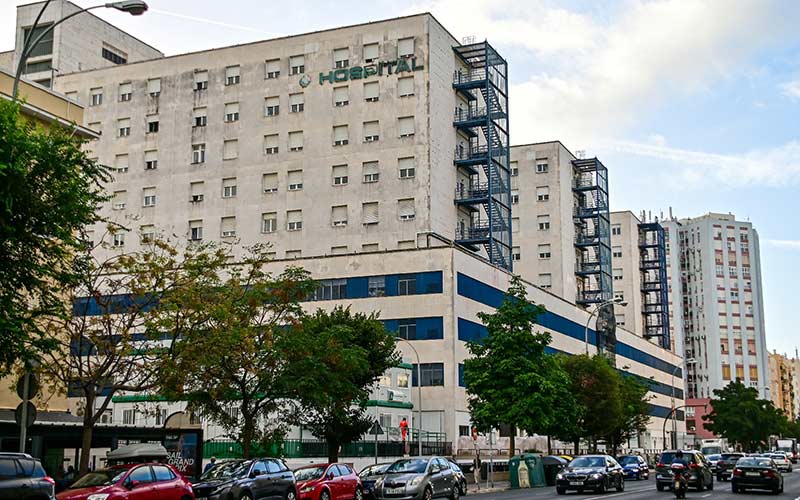 Los socialistas alertan del “frecuente colapso” que sufren las Urgencias del Puerta del Mar “por los controles cerrados y la falta de personal”