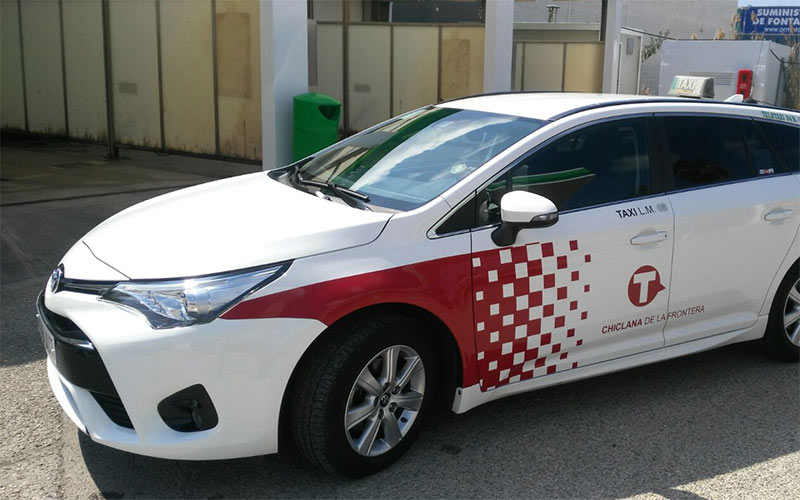El Gobierno chiclanero defiende la necesidad de concesión de nuevas licencias en la ciudad “de forma inmediata”, frente al recelo de los taxistas