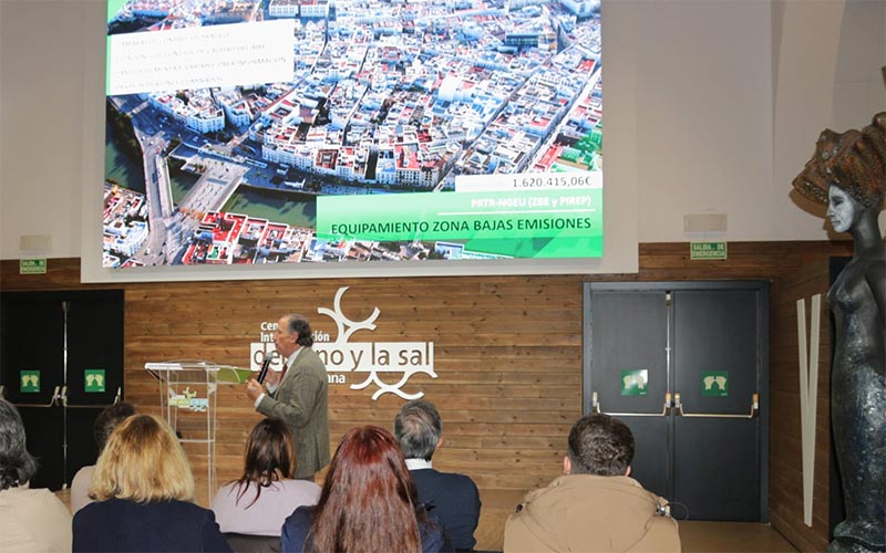 Román pronostica que 2024 va a ser para Chiclana “un año potente, de muchas inversiones y de crecimiento de servicios”