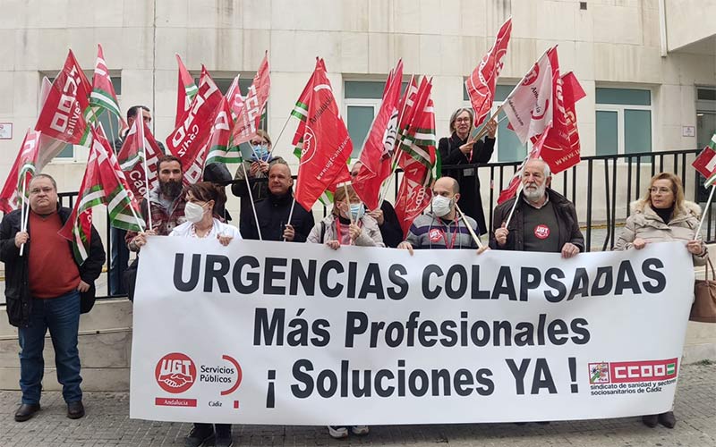 Profesionales del SAS se concentran en Cádiz ante el “colapso” que sufren las Urgencias y frente a “esta forma inhumana de trabajar”