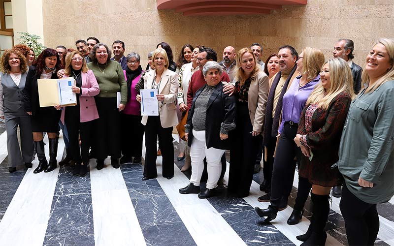 El servicio de ayuda a domicilio en Jerez, gestionado desde el Ayuntamiento, firma un nuevo convenio “bueno y que podemos mejorar”