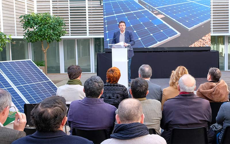 El Gobierno gaditano responde que facilitará el autoconsumo energético “de manera que sea rentable para los vecinos y Eléctrica de Cádiz”