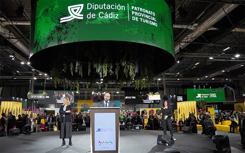 Cádiz recibió 5,8 millones de turistas en 2023: números “históricos” que “nos consagran como uno de los destinos más buscados de España”
