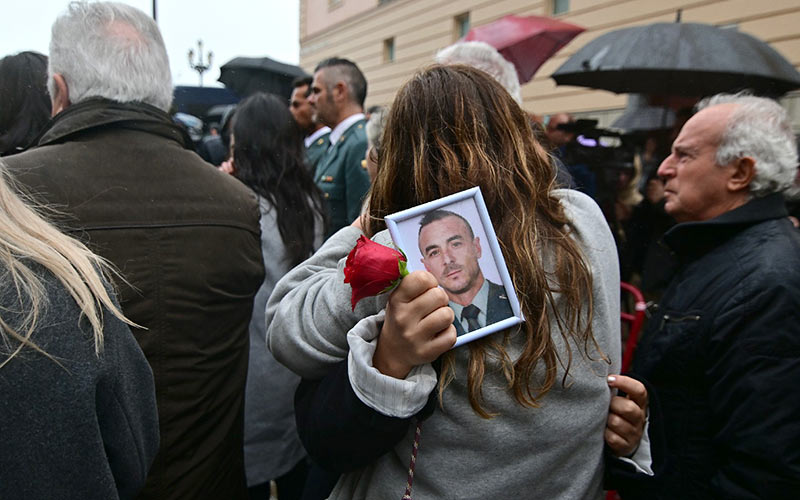 Último adiós al guardia civil isleño “asesinado” en Barbate durante una operación antidroga