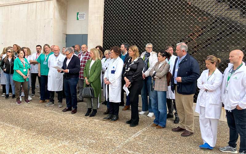 Condena unánime tras la agresión a una celadora del Puerta del Mar por parte de un paciente