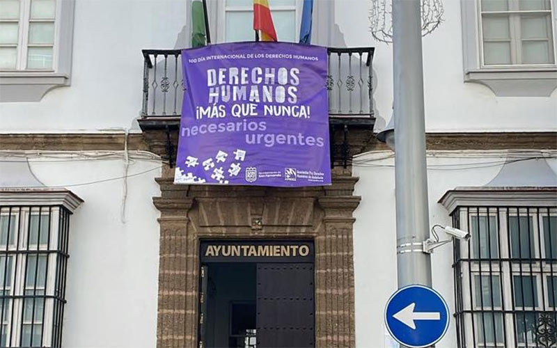 La Diputación corta su subvención a la oficina de atención a migrantes de la Apdha en La Isla