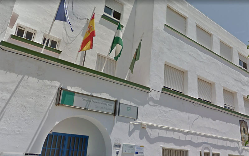 El Ayuntamiento de Rota espera desde 2021 respuesta de la Junta sobre la necesaria mejora de las cubiertas de los colegios Azorín y Calasanz