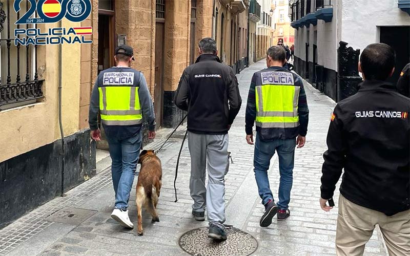 Desmantelado un punto de venta de droga a pequeña escala en la calle San Juan de Cádiz