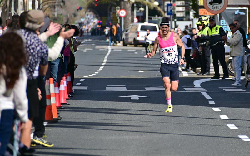 Juan Calero y, otra vez Tamara Pérez, primeros en la XXXVI Media Maratón Bahía de Cádiz