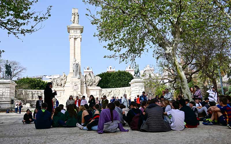 Cádiz conmemora el 212 aniversario de la Constitución de 1812, “parte de la esencia de esta ciudad”, con guiños al valor de la educación