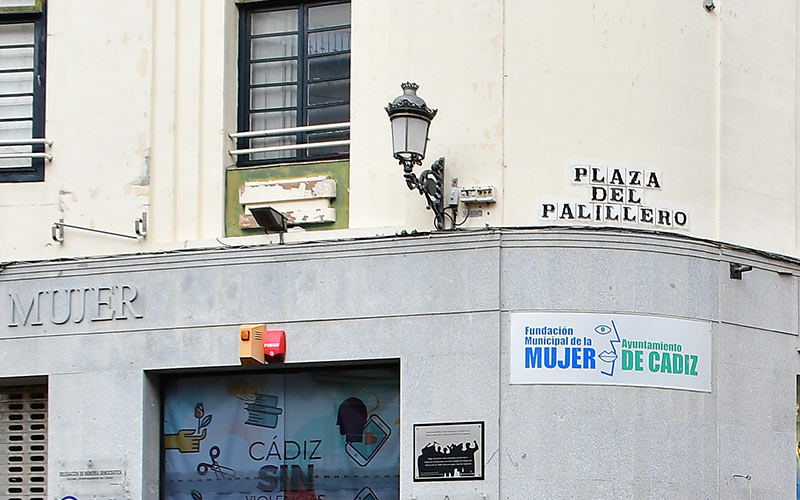 La Fundación Municipal de la Mujer en Cádiz presenta su programa anual de actuaciones y estrategias entre reparos de PSOE y Adelante