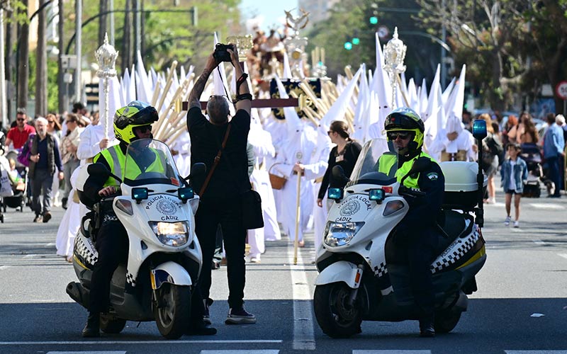 Más de 85 horas de procesiones en la tele para acercar “al mundo” la Semana Santa de Cádiz