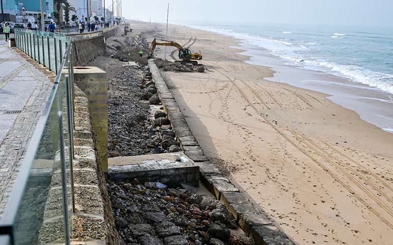 Activada la pretemporada de playas en la ciudad de Cádiz, sin duchas ni lavapiés por la sequía