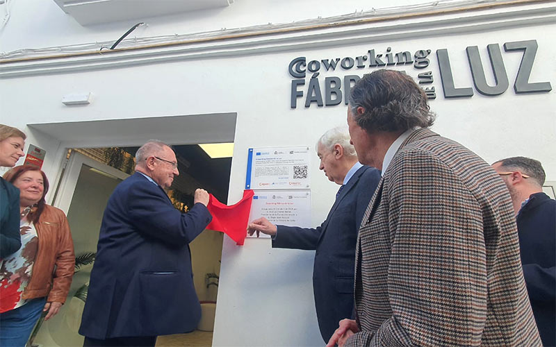 Chiclana estrena su espacio coworking Fábrica de la Luz, con la Cámara de Comercio detrás