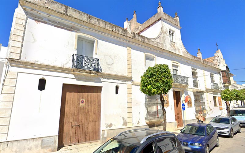 El matrimonio que cuidó casi medio siglo del convento y las monjas de las Capuchinas se enfrenta a un desahucio por parte del Obispado