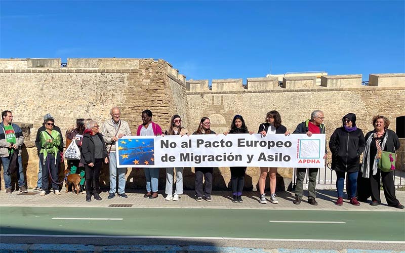 La Apdha protesta en Cádiz contra el nuevo Pacto Europeo de Migraciones y Asilo