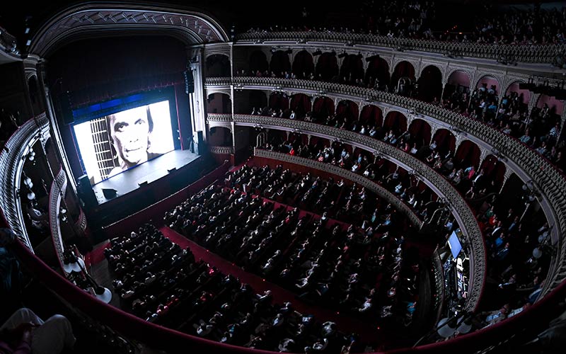 El Gran Teatro Falla se sumerge en “un viaje por el mundo” como tributo al maestro Paco de Lucía