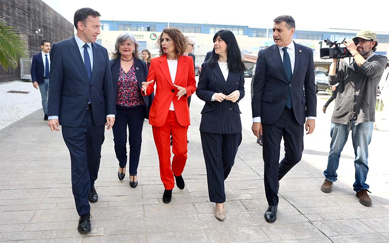 La ministra Montero traslada en San Fernando un mensaje de “tranquilidad absoluta” frente a la “preocupación” de la plantilla de Navantia