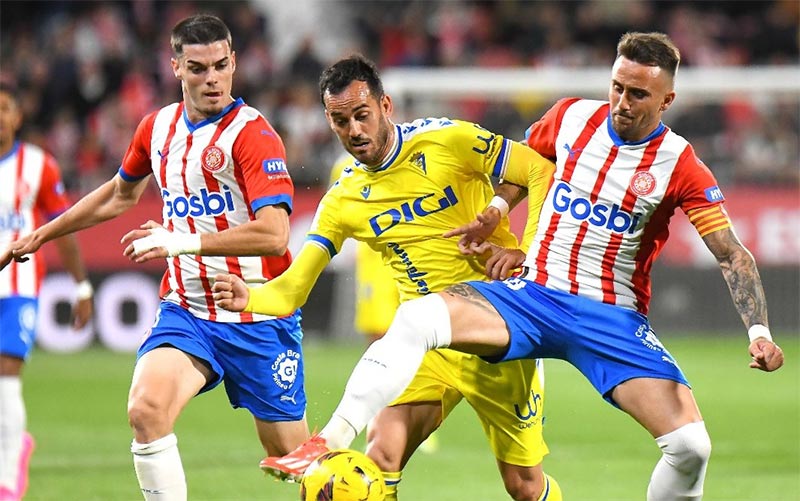 Exhibició de futbol del Girona en Montilivi frente a un Cádiz desganado, tocado y casi hundido